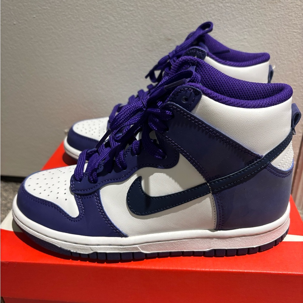 Nike High-Top Sneakers in Purple, White & Navy